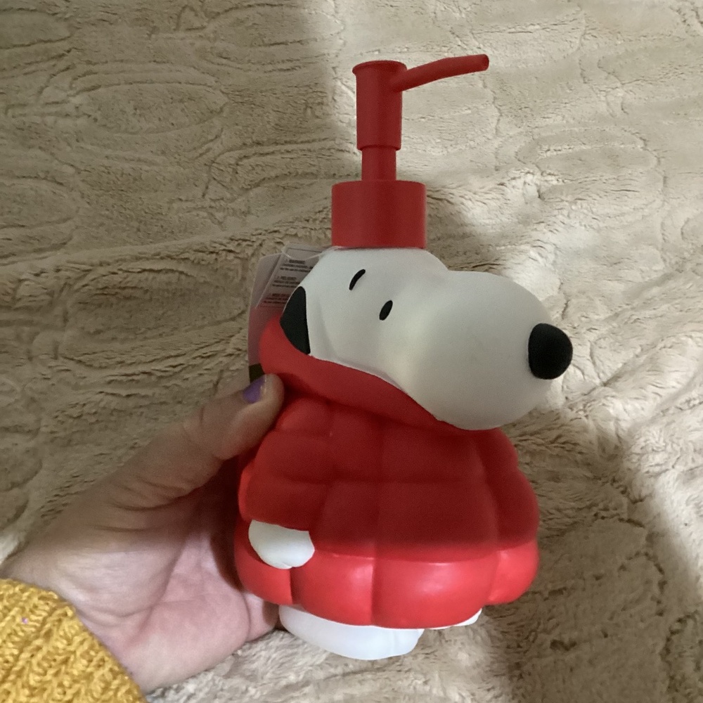New Peanuts Snoopy Soap/ Lotion Pump- Snoopy in Puffy red coat